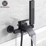 ברז אמבט מעוצב עם פתח מפל מים