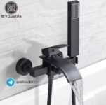 ברז אמבט מעוצב עם פתח מפל מים