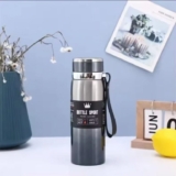 בקבוק תרמוס עם קיבולת 1,000 מ"ל